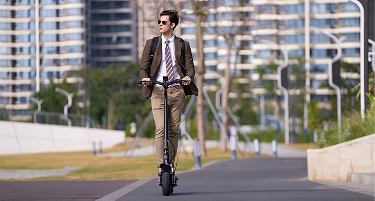 JOYOR C10E ABE Elektroroller 10 Zoll Luftreifen 500W 48V 10.4Ah Wechselbarer Akku Max Reichweite 40km