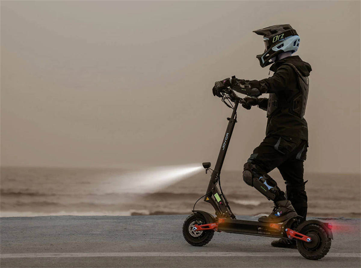 Skuter Elettriku JOYOR T10 Mutur ta' 2000W Batterija ta' 60V18Ah Tajers ta' 10 pulzieri għal kull Terren Veloċità Massima ta' 60km/h 75km